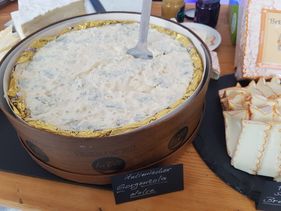 Käse und andere Artikel